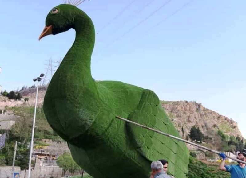 طاووس دروازه قرآن شیراز ترمیم و دوباره نصب شد